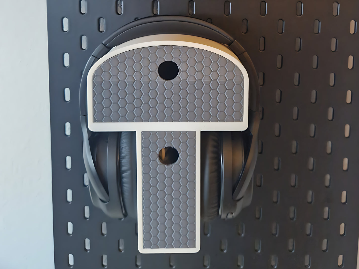 Headphone holder and storage for SKADIS Pegboard